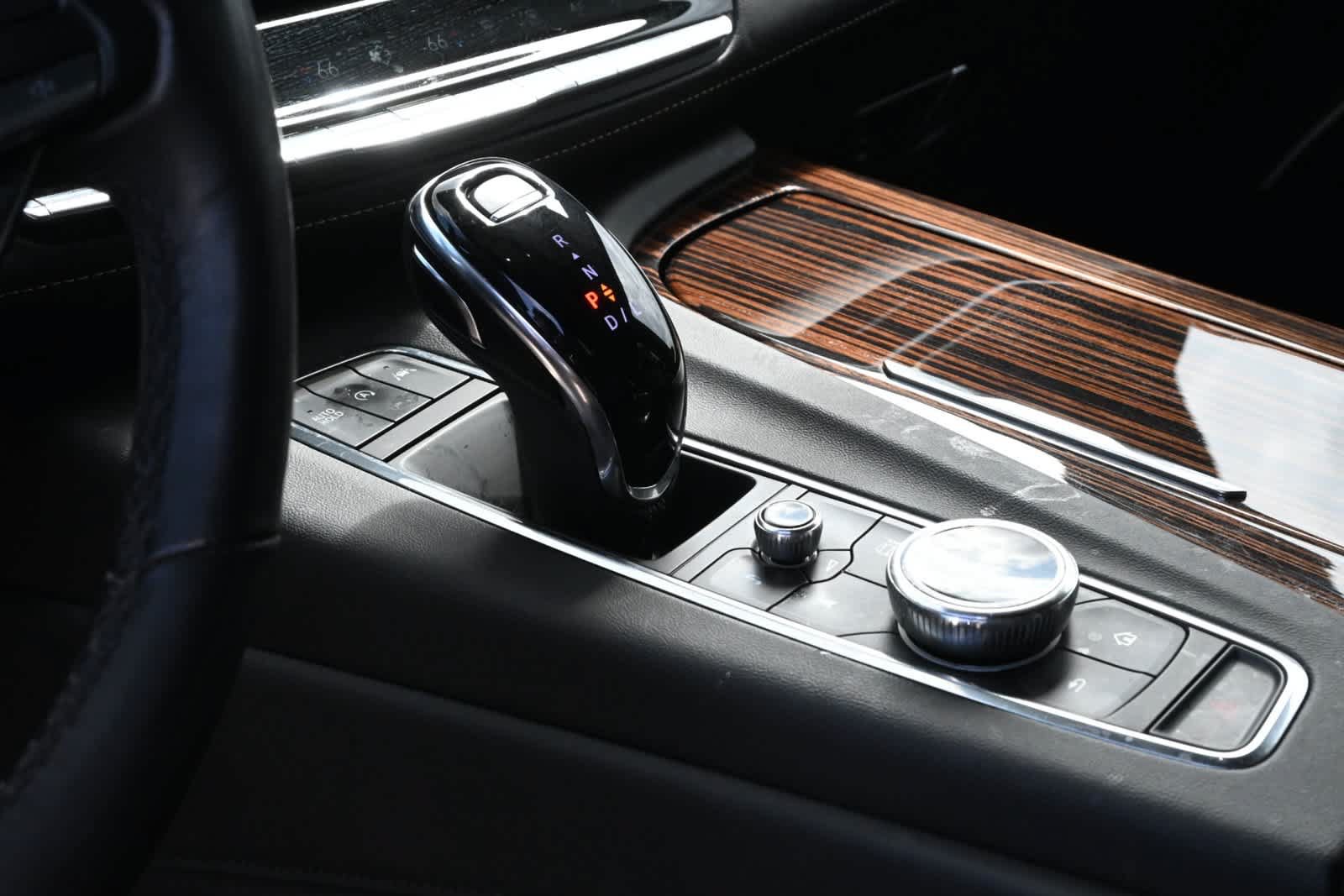 Used 2024 Cadillac Escalade Luxury RWD image 15