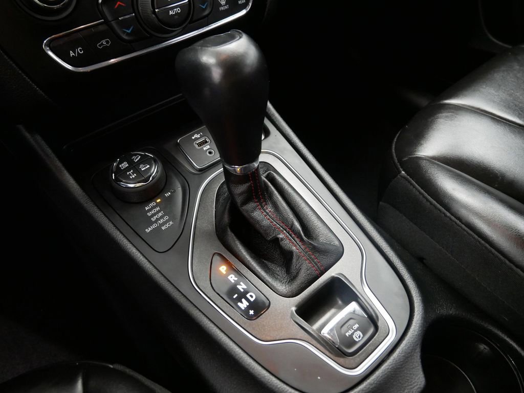 Certified 2022 Jeep Cherokee Trailhawk w/ Comfort/Convenience Group image 37