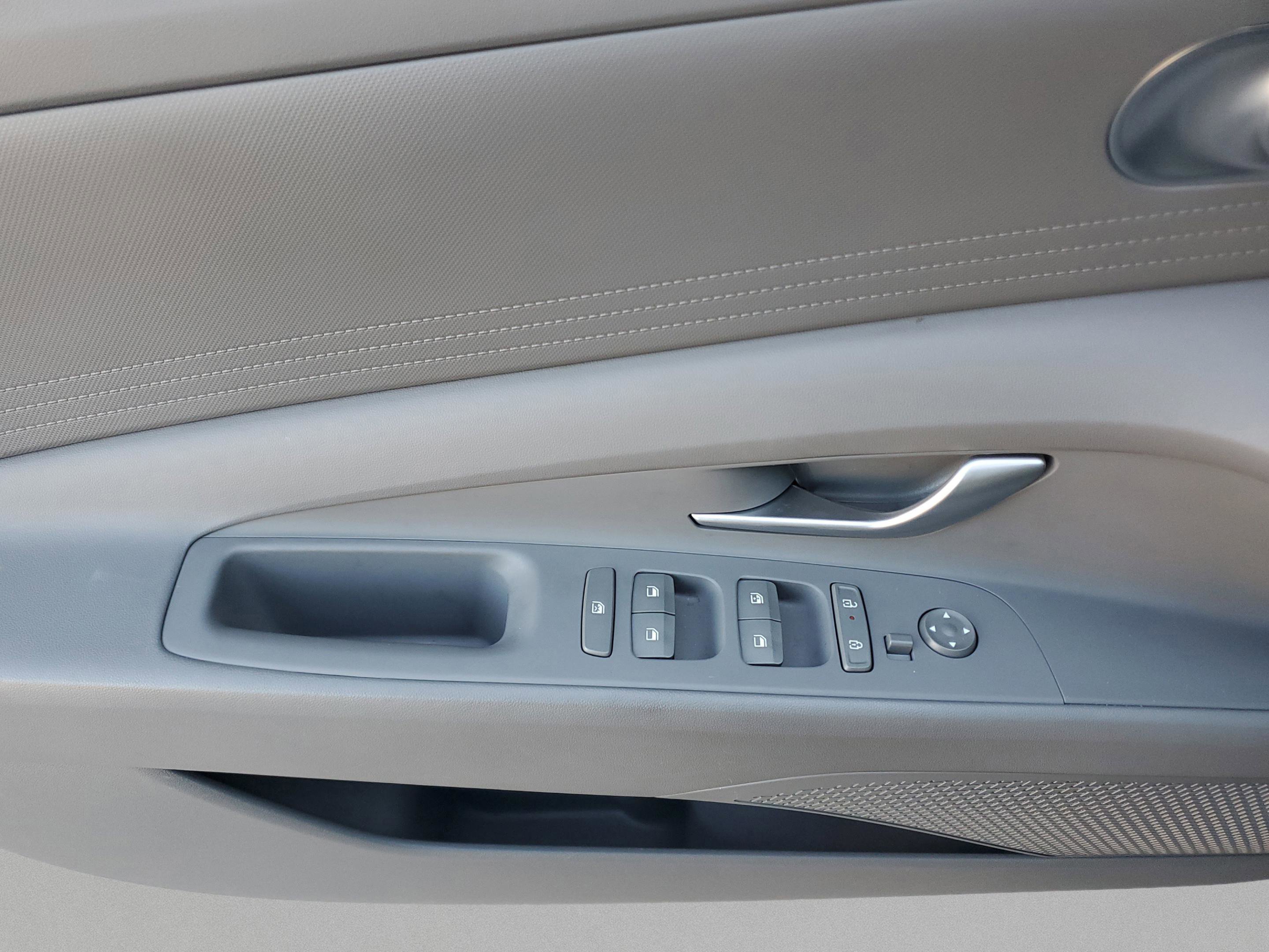 Used 2024 Hyundai Elantra SEL image 13