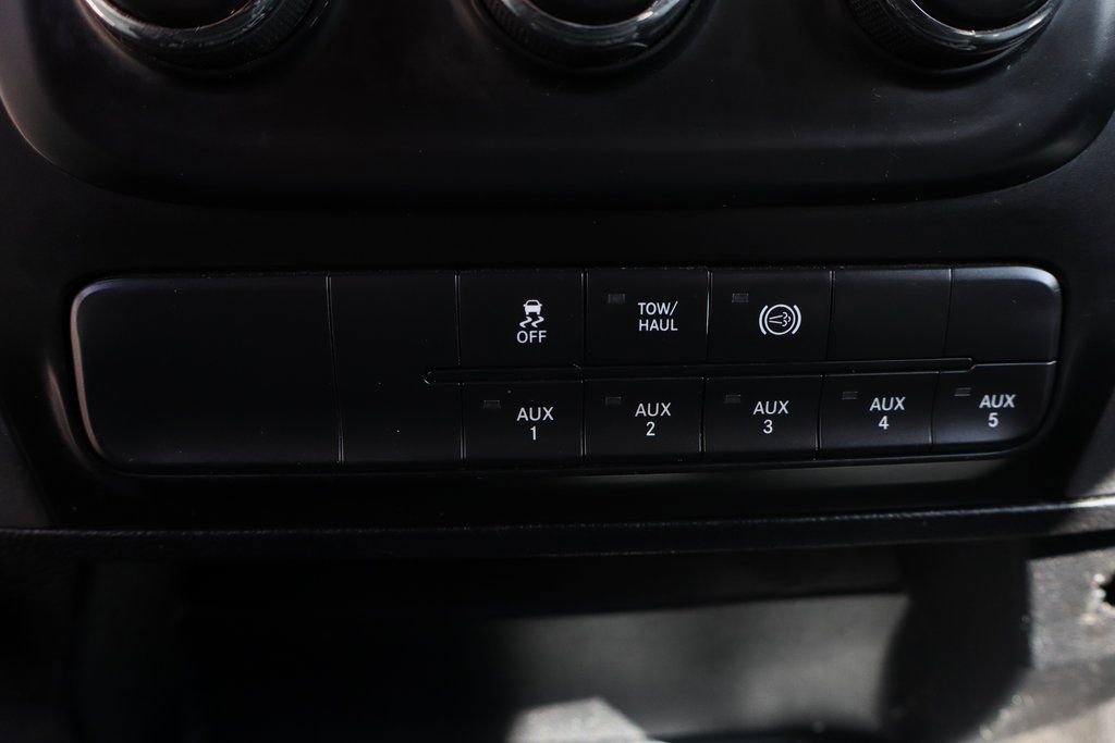 Used 2015 RAM 3500 Tradesman w/ Chrome Appearance Group AWD/4WD image 30