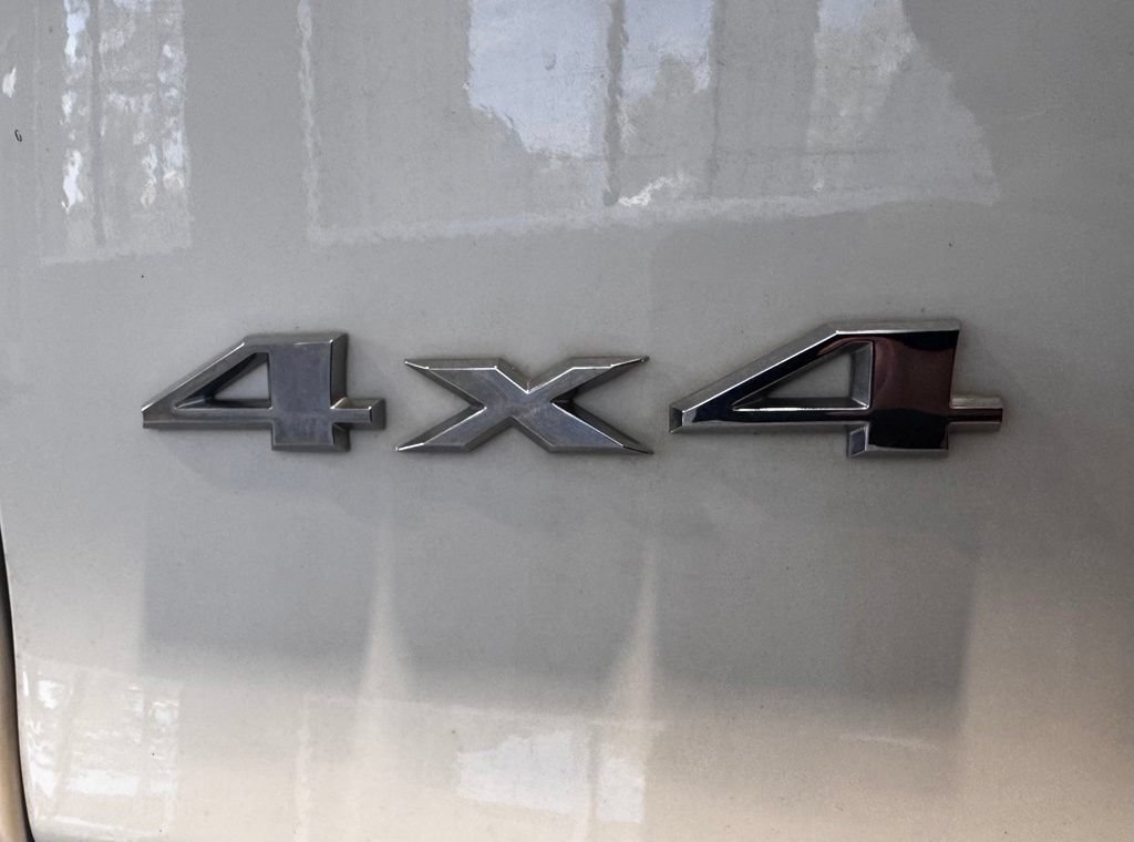 Used 2019 Jeep Cherokee Latitude w/ Popular Appearance Group AWD/4WD image 9