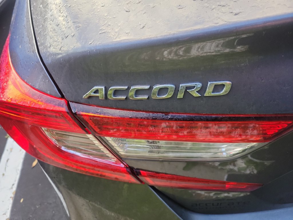 Used 2018 Honda Accord Touring image 14