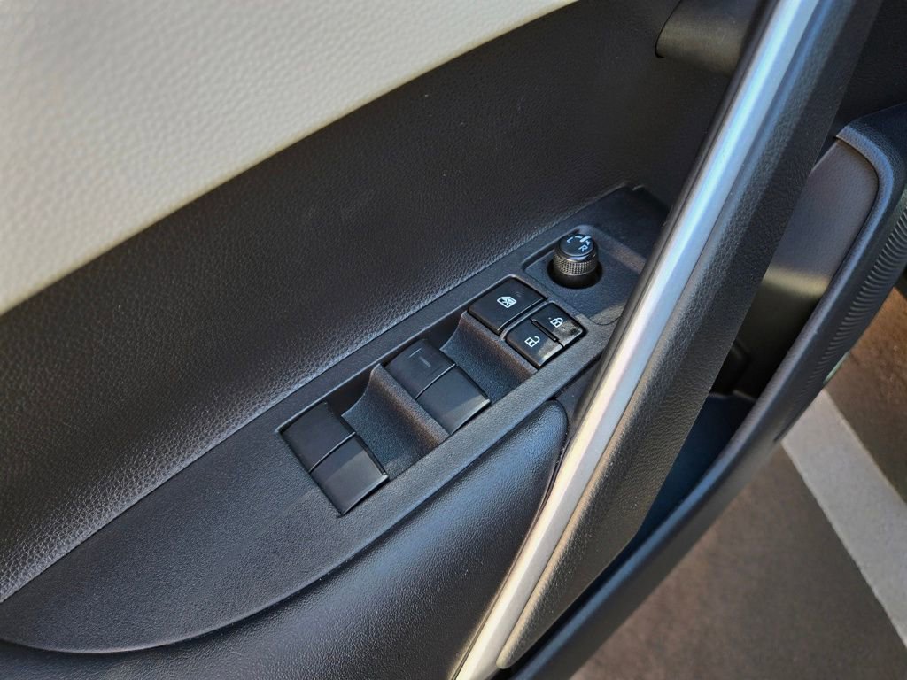 Used 2024 Toyota Corolla Cross L image 20