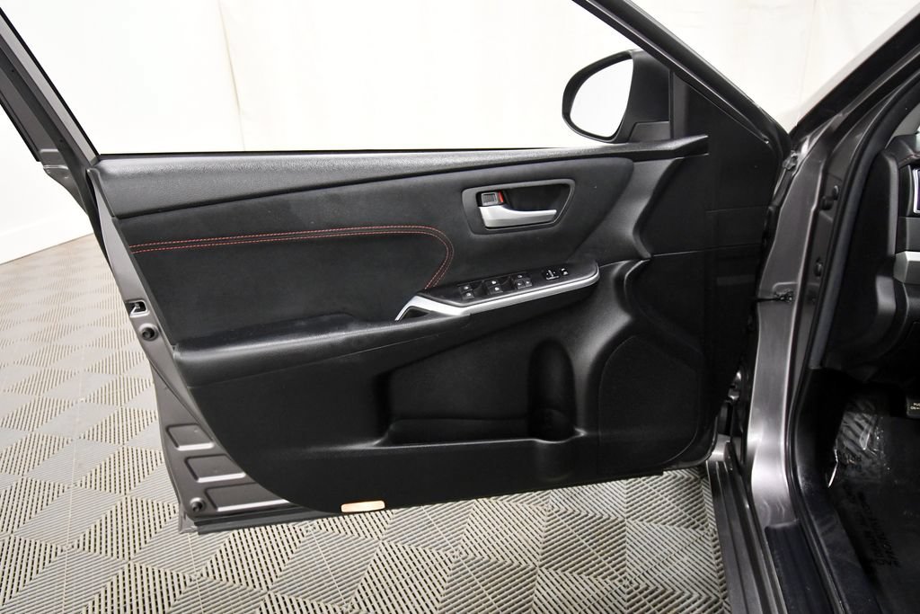 Used 2015 Toyota Camry XSE FWD image 13