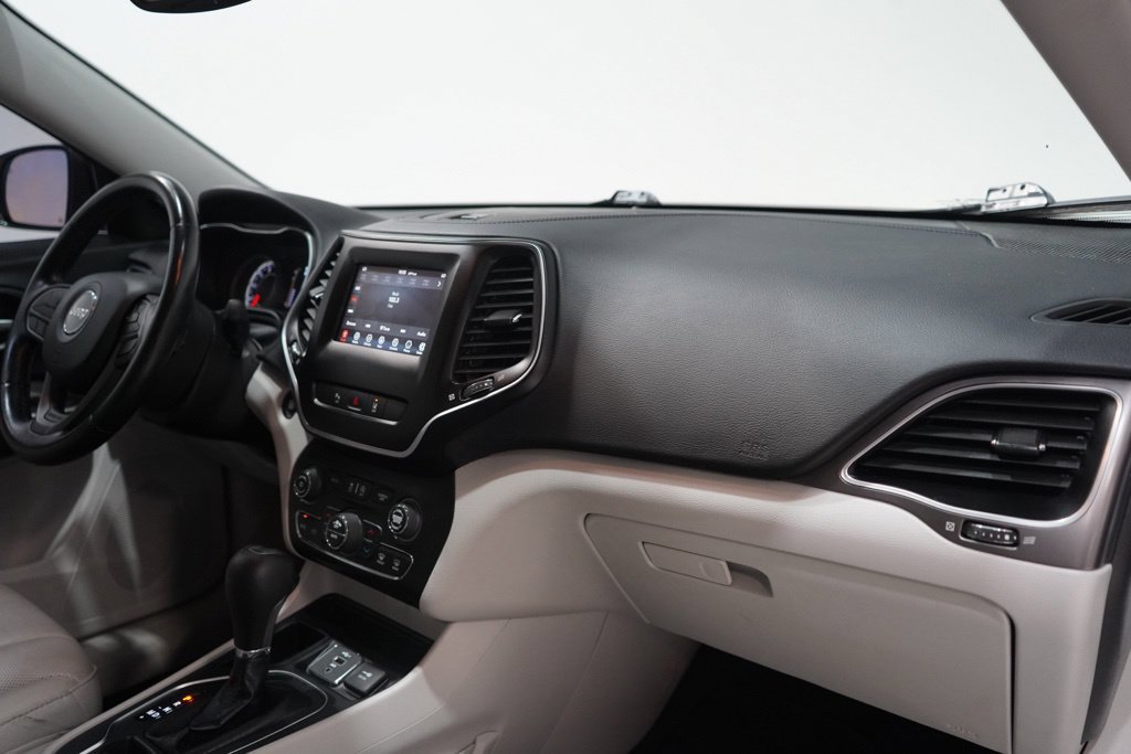 Used 2020 Jeep Cherokee Latitude Lux w/ Comfort/Convenience Group FWD image 18