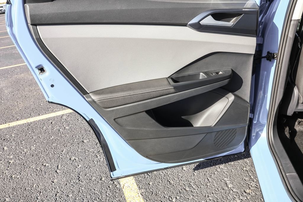 Used 2024 Volkswagen Taos SE image 27