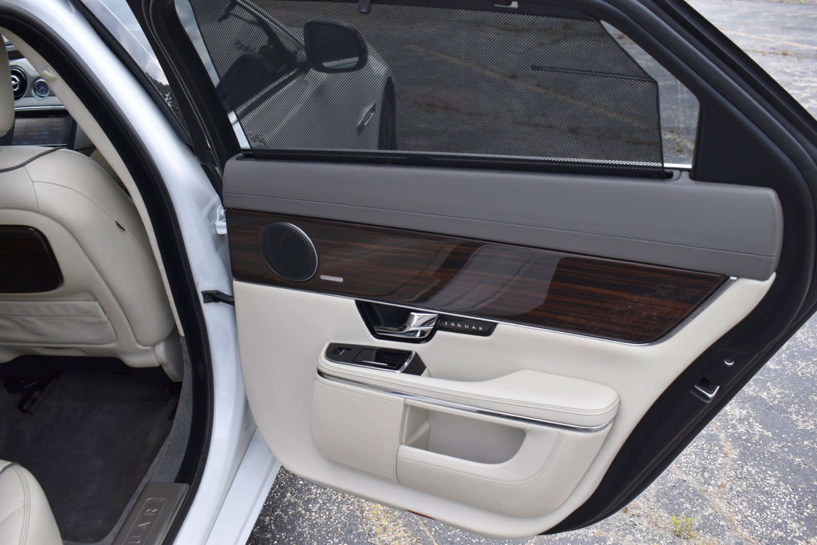 Used 2011 Jaguar XJ L RWD image 41