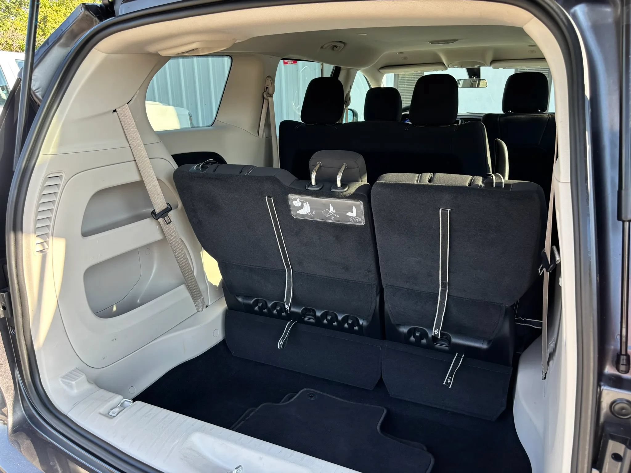 Used 2021 Chrysler Voyager L FWD image 55