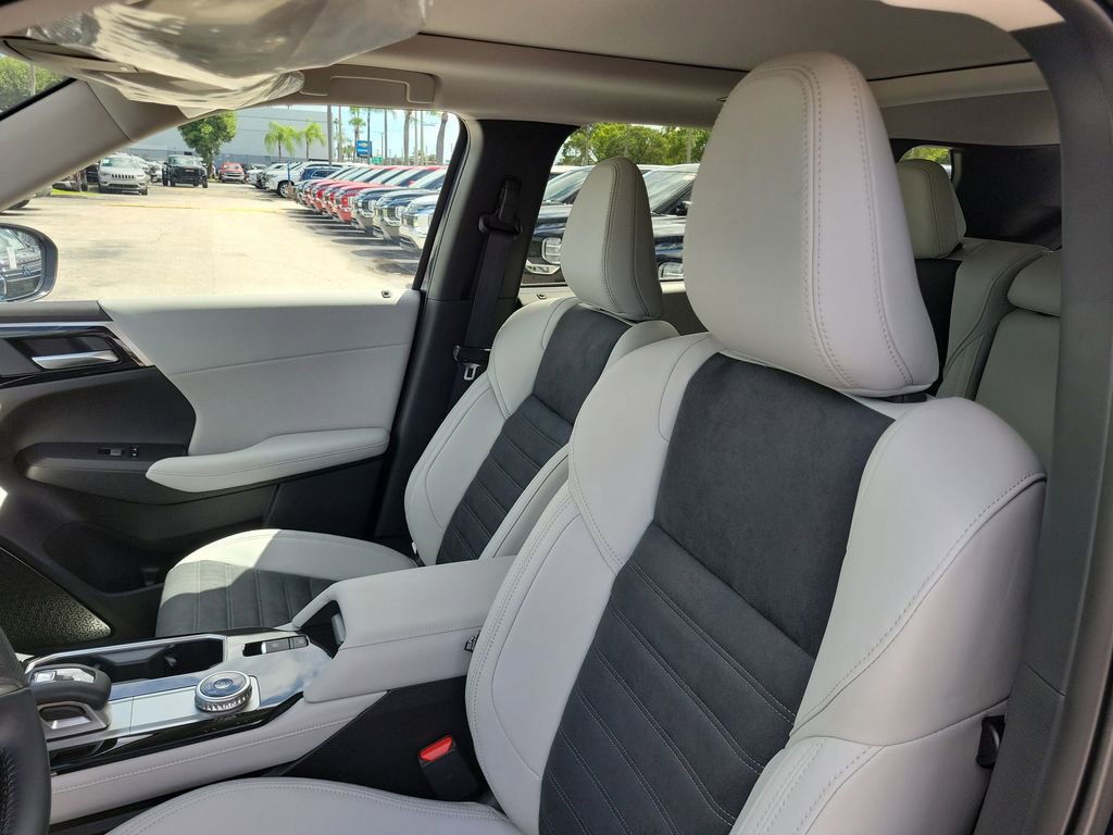 New 2025 Mitsubishi Outlander SE image 7