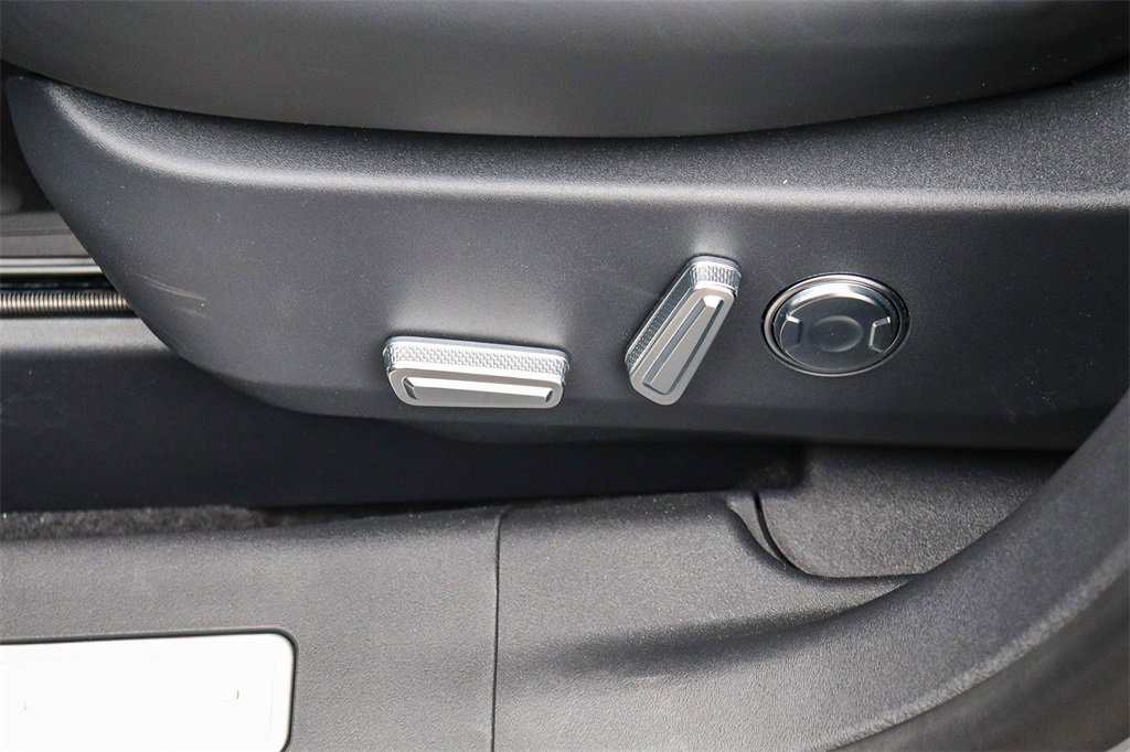 Used 2025 Lincoln Nautilus Premier image 22