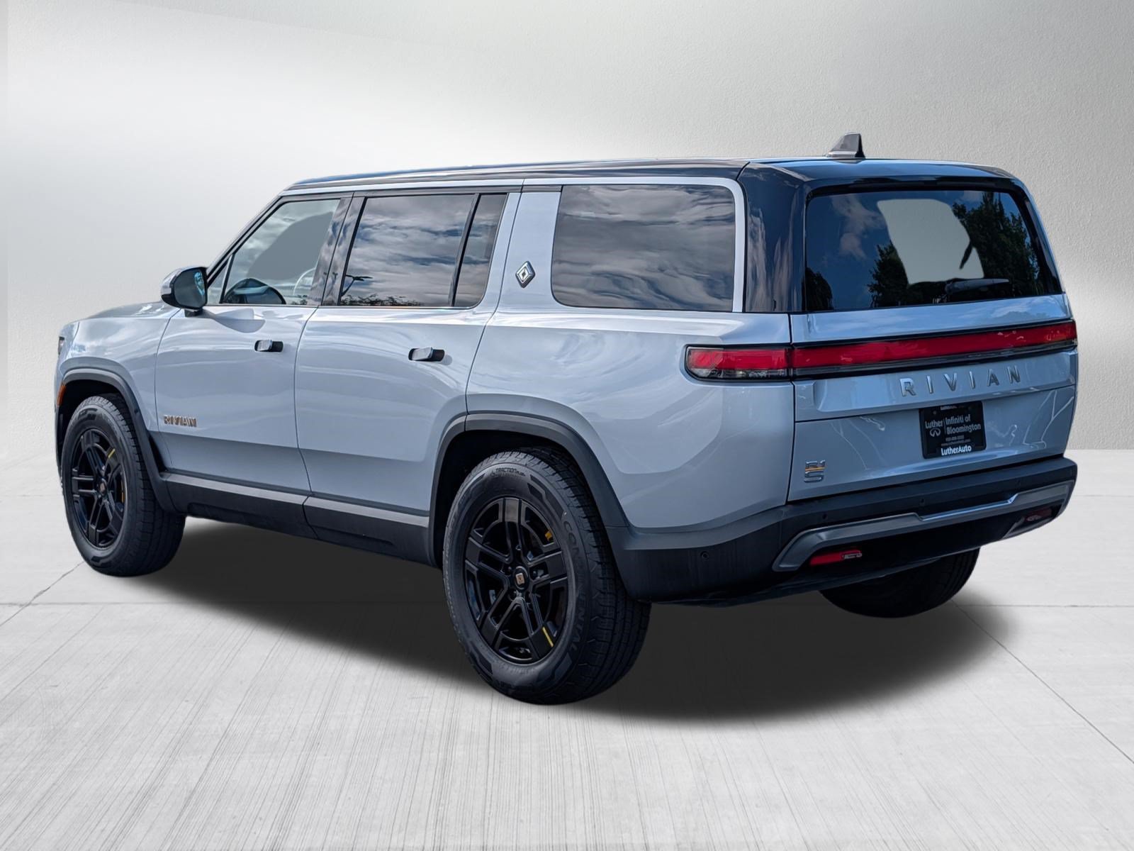 Used 2023 Rivian R1S Adventure Quad AWD/4WD image 5