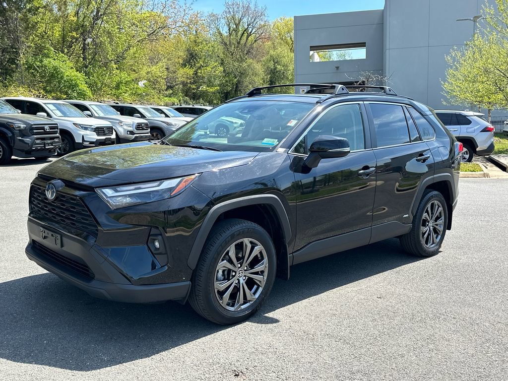 Used 2022 Toyota RAV4 XLE Premium image 2