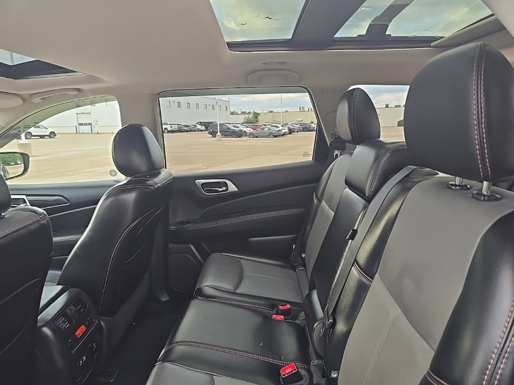 Used 2020 Nissan Pathfinder SL image 6