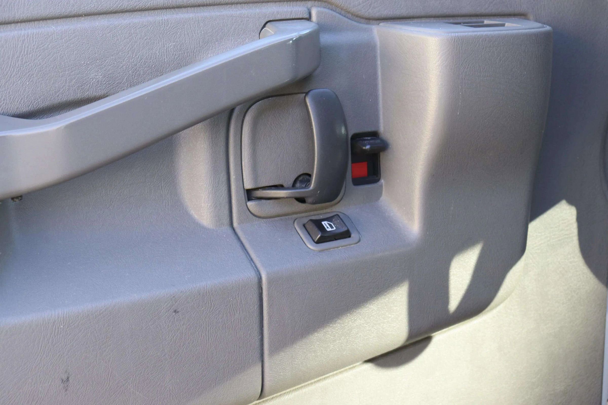 Used 2016 Chevrolet Express 2500 image 15