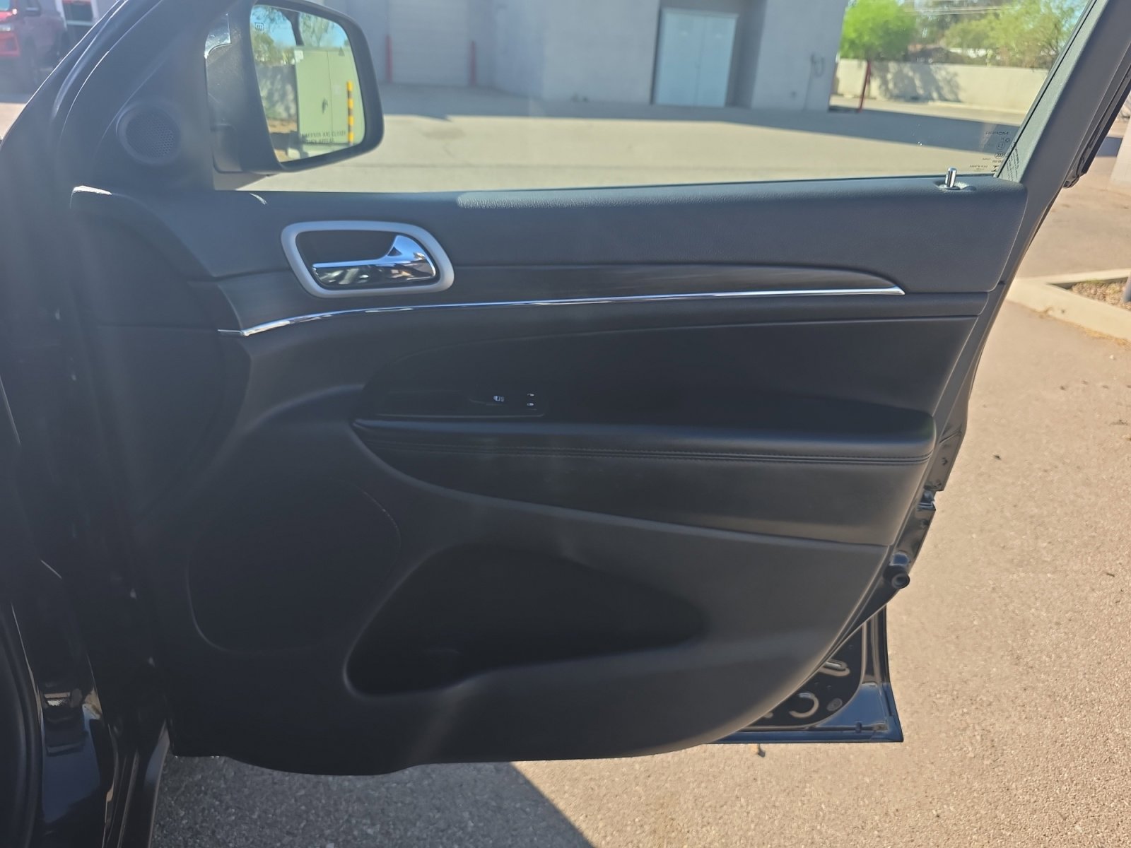 Used 2021 Jeep Grand Cherokee Limited w/ Luxury Group II image 16