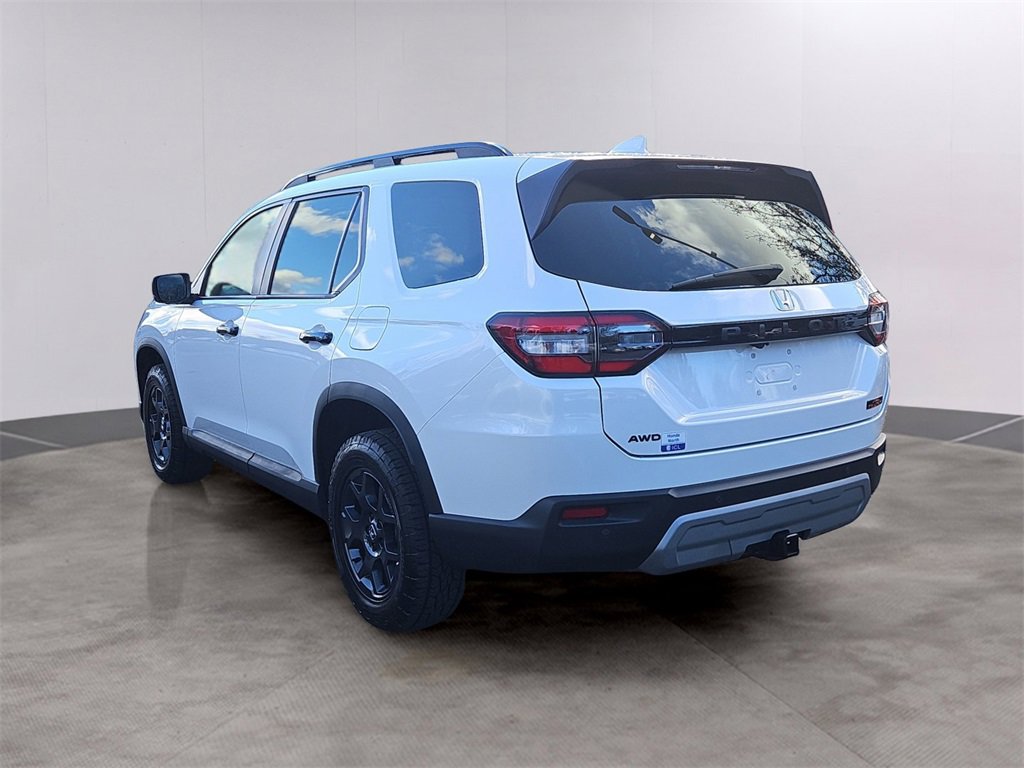 Certified 2025 Honda Pilot TrailSport image 6