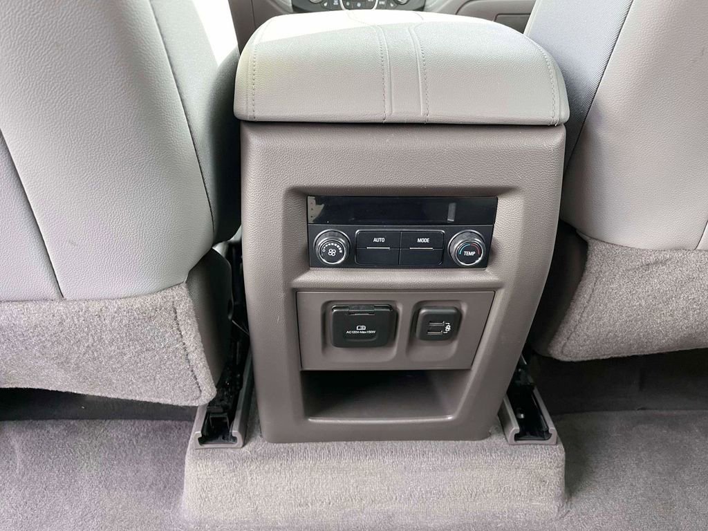 Used 2019 Chevrolet Traverse LT w/ LT Premium Package image 4