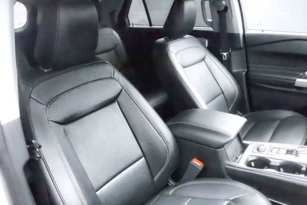 Used 2022 Ford Explorer Limited w/ Limited Technology Package image 29