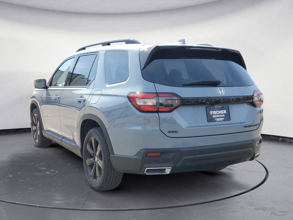 Used 2025 Honda Pilot Black Edition image 4