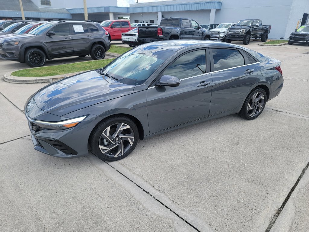 Used 2025 Hyundai Elantra Limited