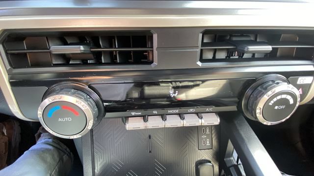 Used 2025 Toyota Tacoma TRD Off-Road AWD/4WD image 25