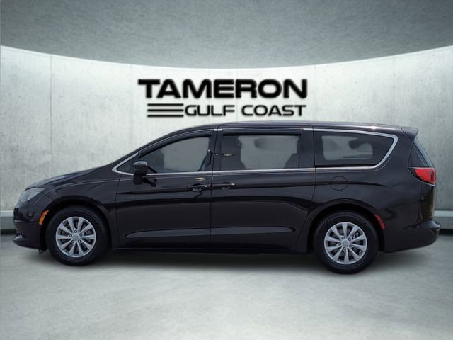 Used 2017 Chrysler Pacifica Touring w/ Tire & Wheel Group FWD image 2