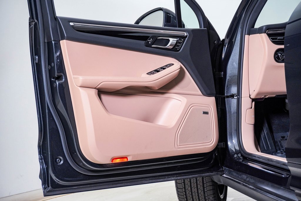 Certified 2025 Porsche Macan image 25