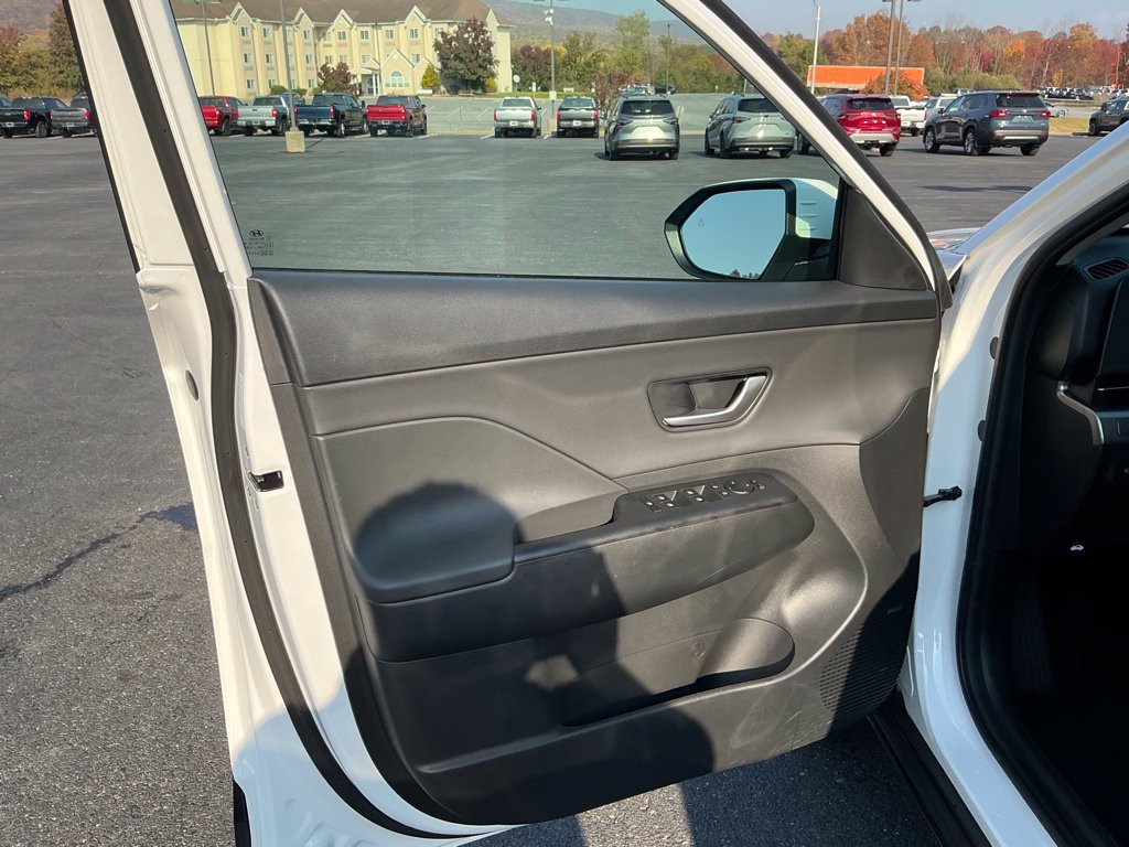 Certified 2025 Hyundai Kona Limited AWD/4WD image 16