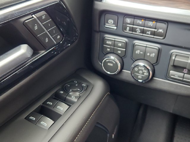 New 2026 Chevrolet Tahoe Premier w/ Sun And Tow Package AWD/4WD image 23