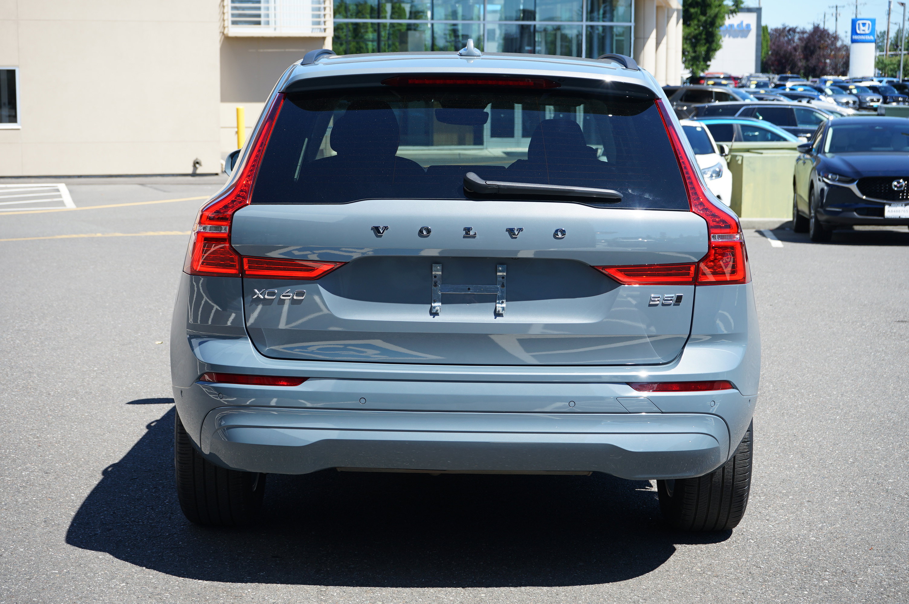 Used 2022 Volvo XC60 B5 Momentum image 5