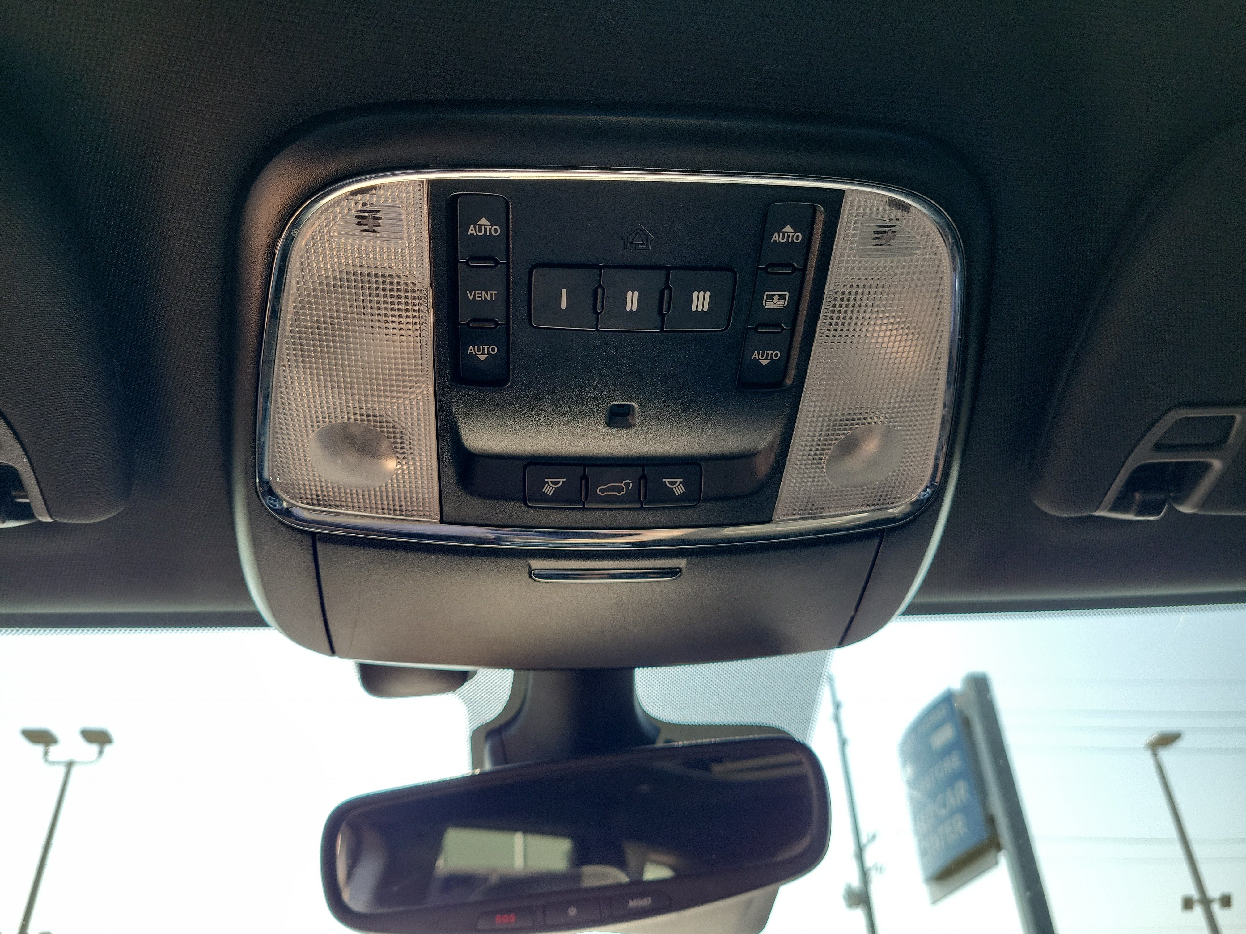 Used 2019 Jeep Grand Cherokee Overland AWD/4WD image 31
