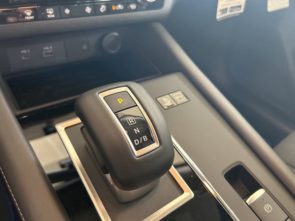 New 2025 Mitsubishi Outlander SE image 8
