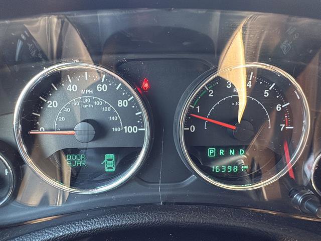 Used 2014 Jeep Wrangler Unlimited Sahara w/ Max Tow Package image 16