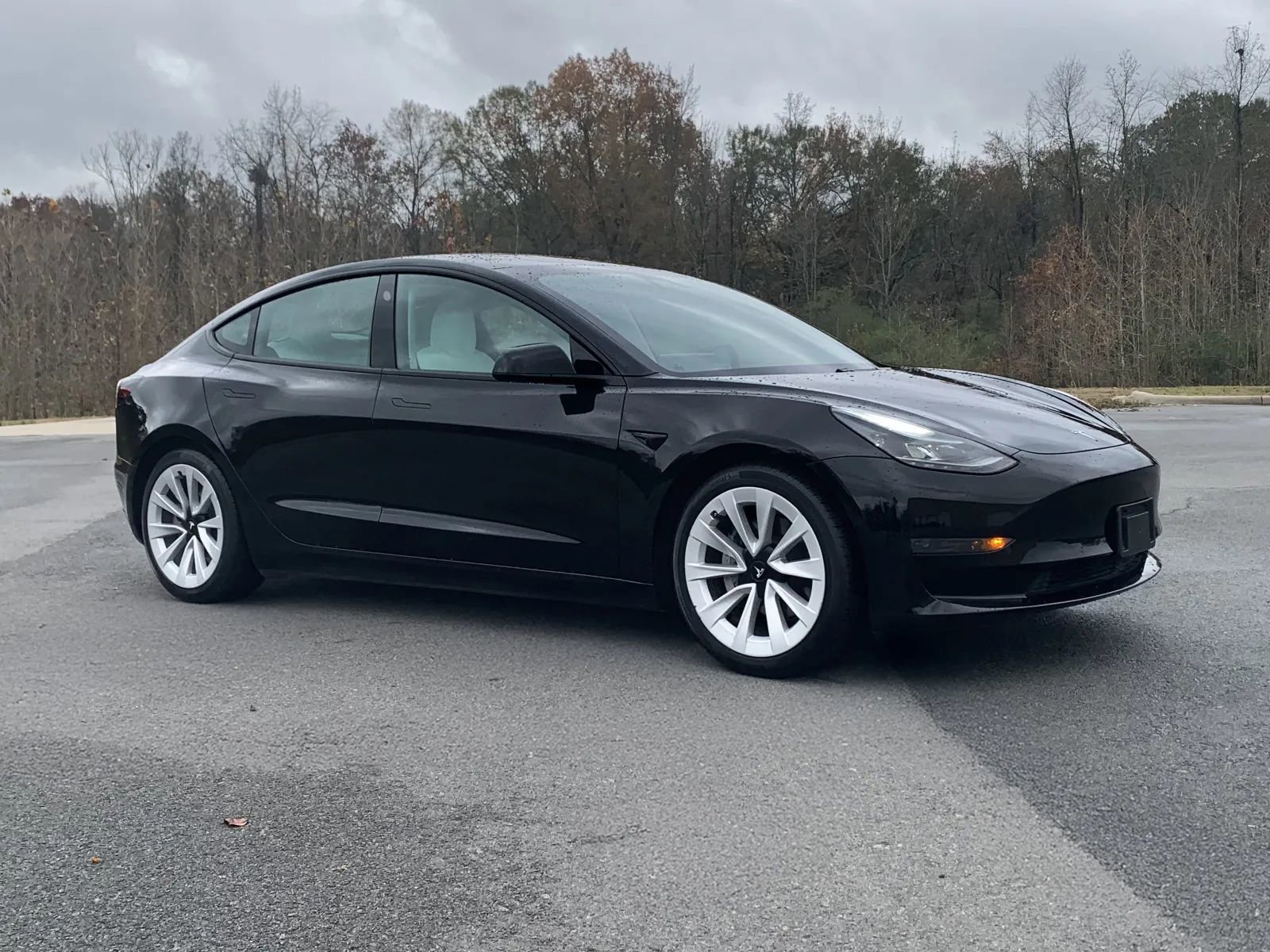 Used 2021 Tesla Model 3 Standard Range Plus image 1