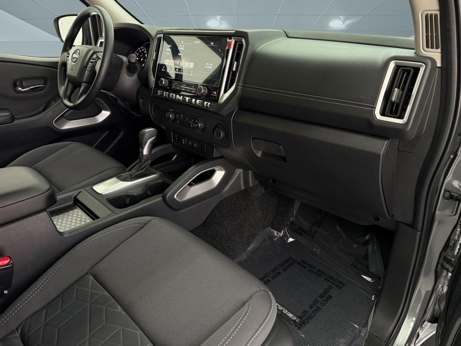 Used 2025 Nissan Frontier SV image 19