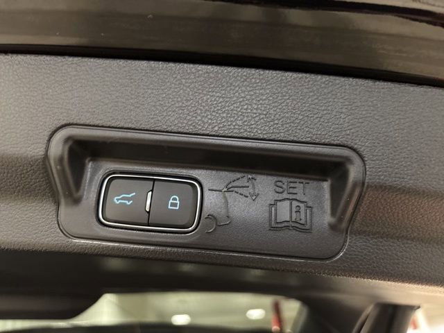 Used 2021 Ford Explorer XLT w/ Equipment Group 202A image 7