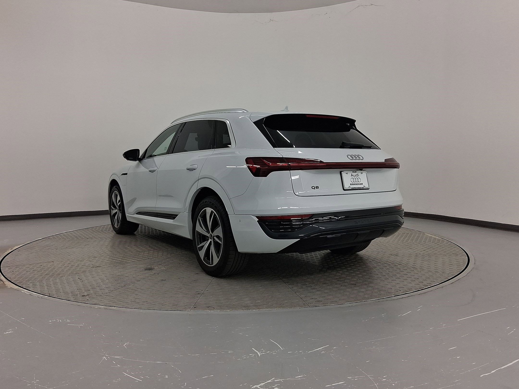 Certified 2024 Audi Q8 e-tron Premium Plus w/ Premium Plus Package image 3