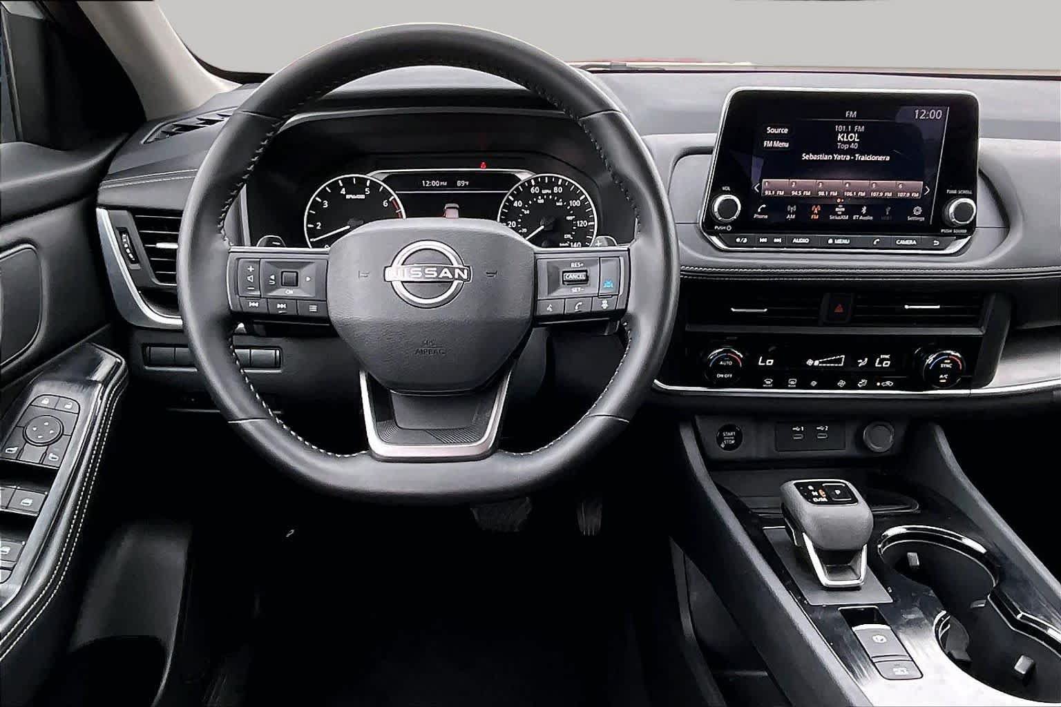 Certified 2025 Nissan Rogue SV FWD image 6