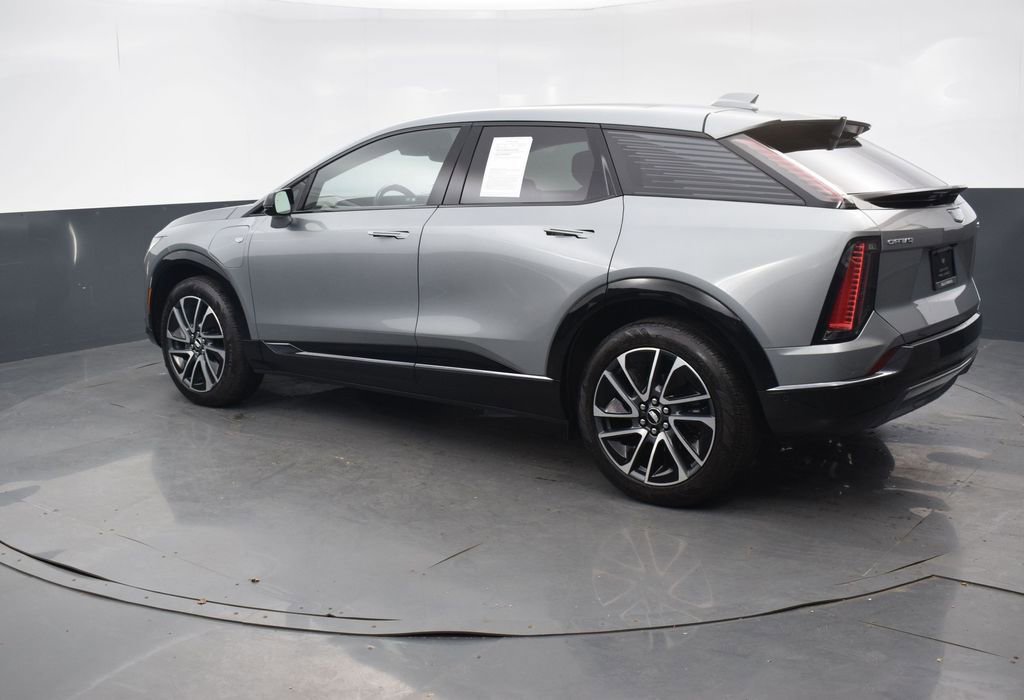 Certified 2025 Cadillac Optiq Sport 2 w/ LPO, Floor Liner Package AWD/4WD image 4