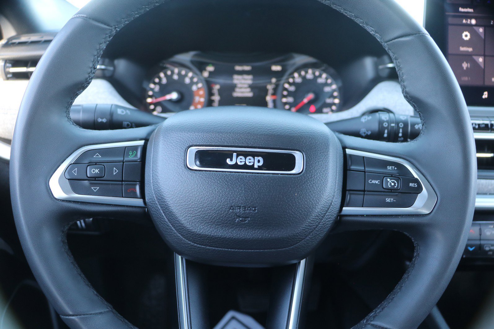 Used 2024 Jeep Compass Latitude image 17
