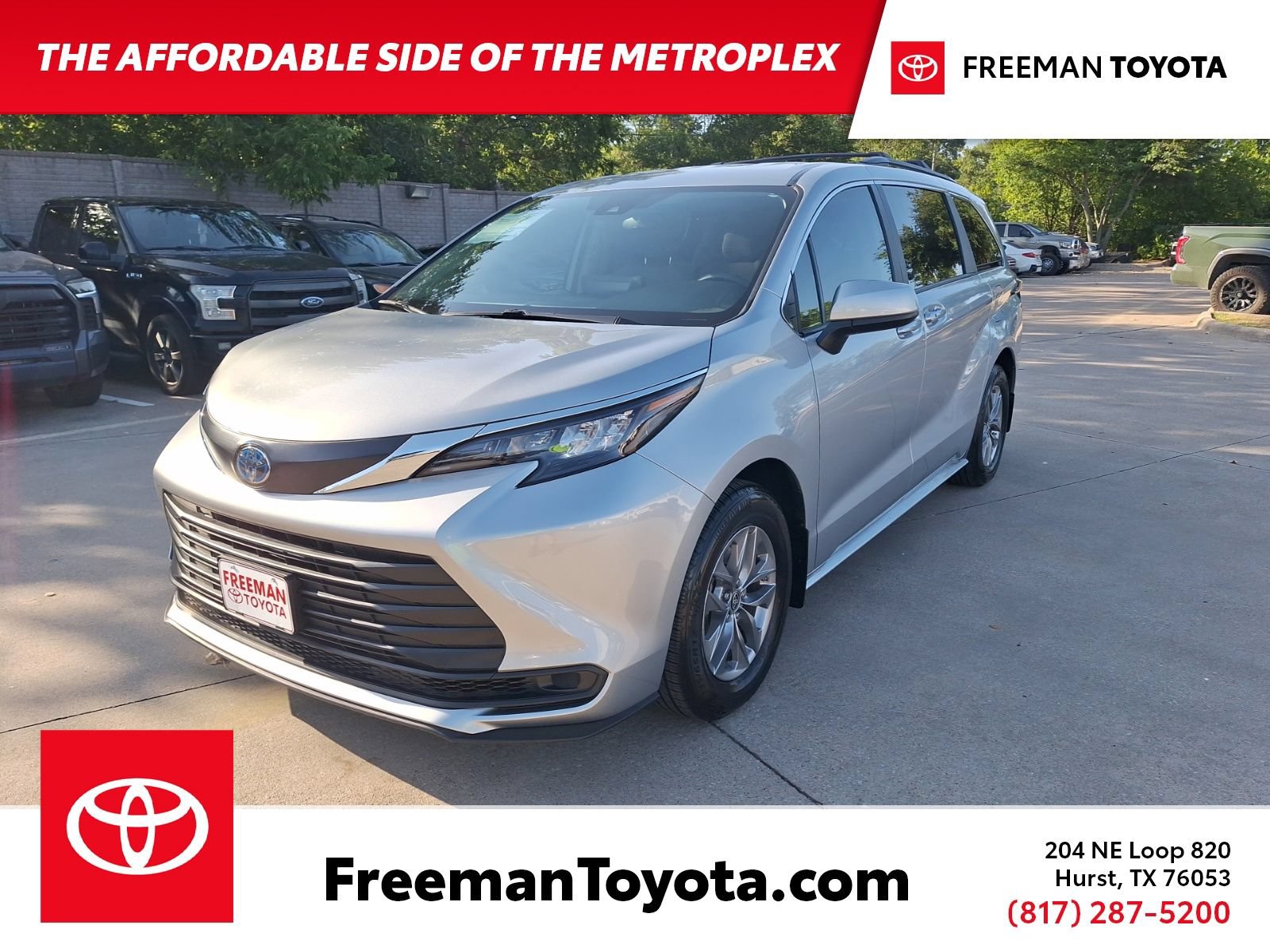 Used 2024 Toyota Sienna LE FWD image 1