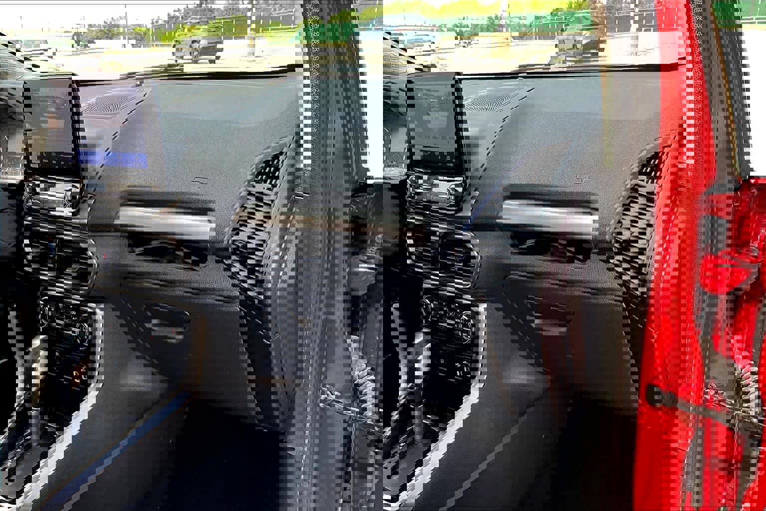 Used 2020 Ford EcoSport SE w/ SE Convenience Package image 18