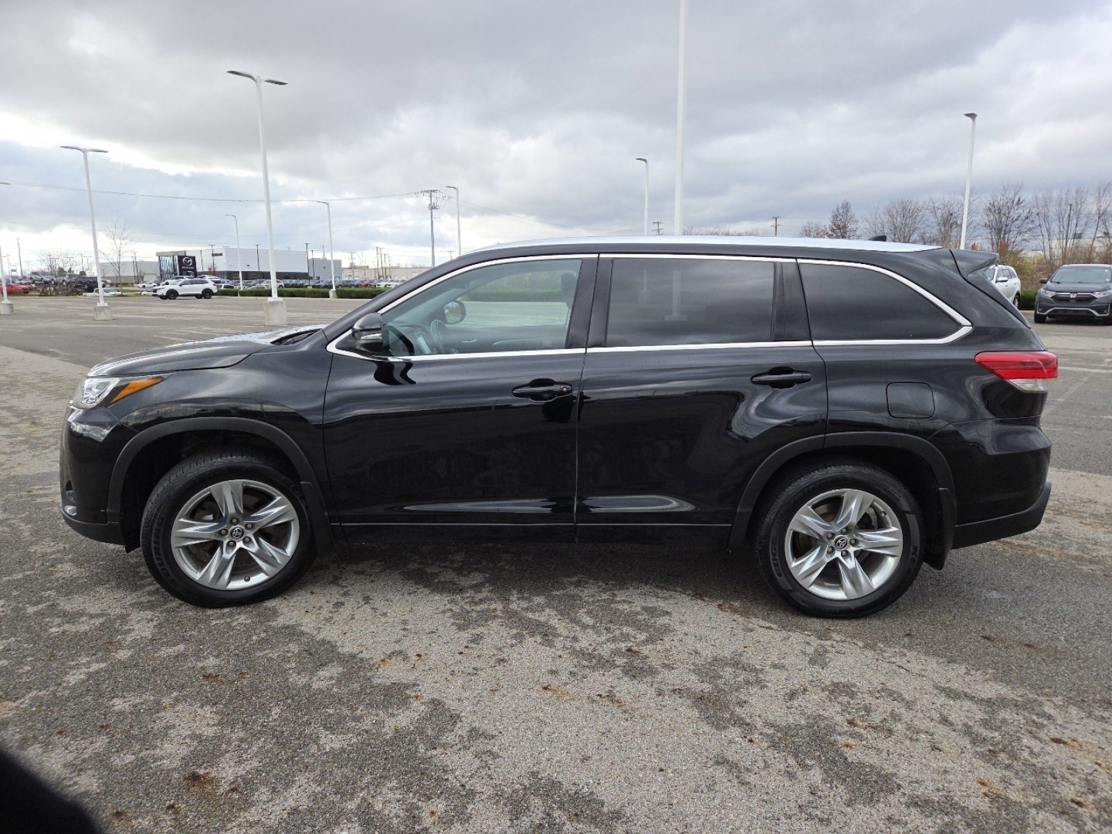 Used 2019 Toyota Highlander Limited image 17