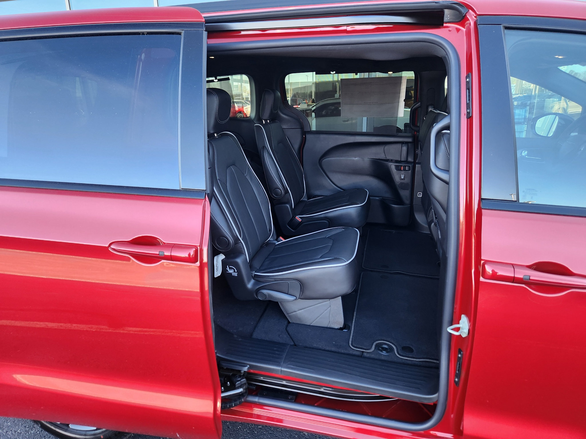 New 2027 Chrysler Pacifica Limited FWD image 39