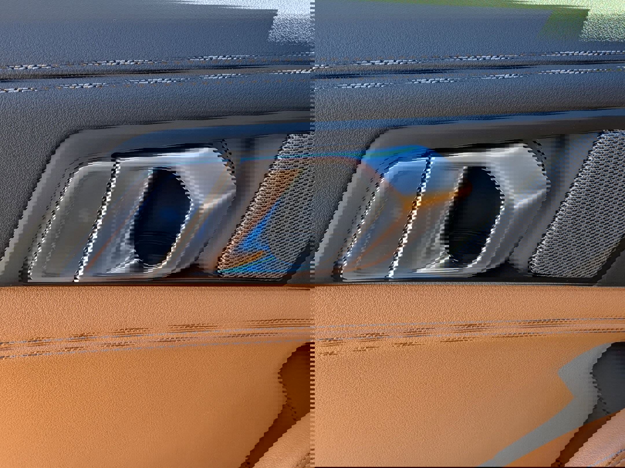 New 2026 BMW X6 xDrive40i w/ Climate Comfort Package image 28