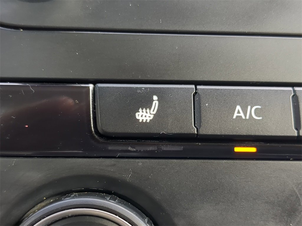 Used 2015 Volkswagen Passat 1.8T Wolfsburg Edition image 22