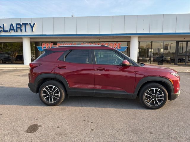 Used 2024 Chevrolet TrailBlazer LT w/ LT Cold Weather Package image 3