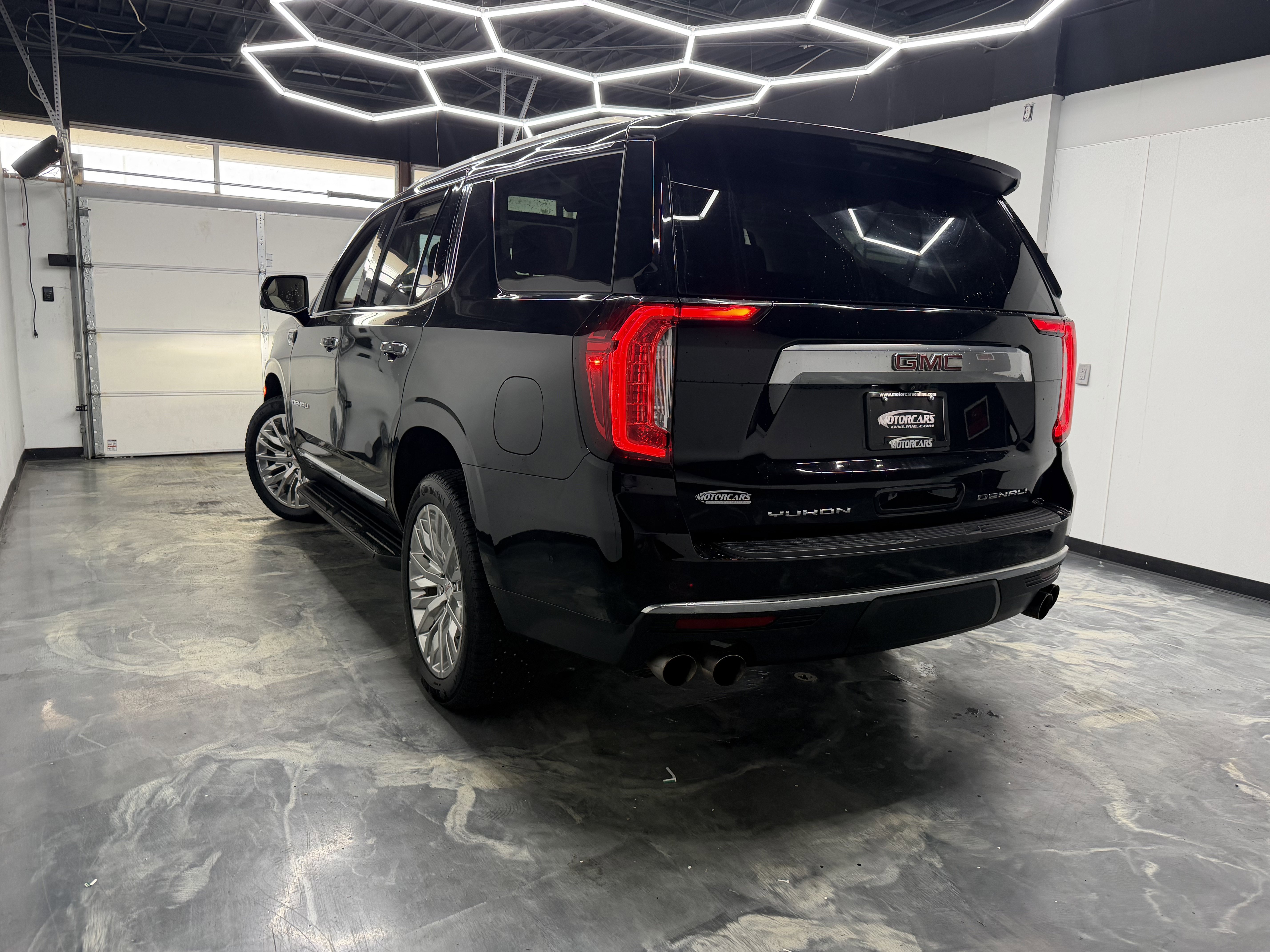 Used 2023 GMC Yukon Denali w/ Advanced Technology Package AWD/4WD image 8