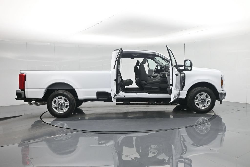 New 2026 Ford F350 XLT RWD image 4