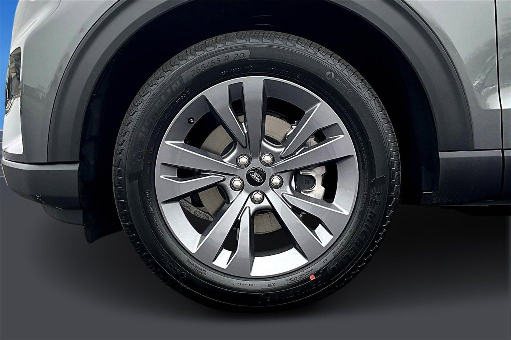 New 2026 Ford Explorer Active w/ Active Comfort Package image 13